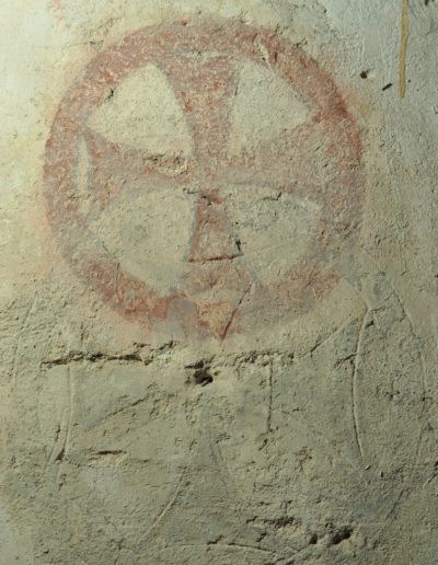 Ostwand, nördliches Weihekreuz